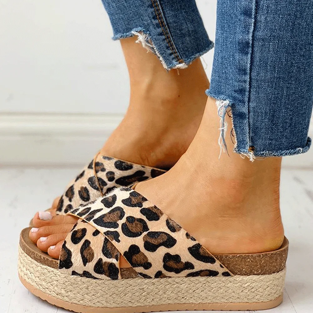 2021 Hot Snake Leopard Sandal Leisure Shoes Platform Vacation Summer Shoes Women Slippers 
2021 Hot Snake Leopard Sandal Leisure Shoes Platform Vacation Summer Shoes Women Slippers