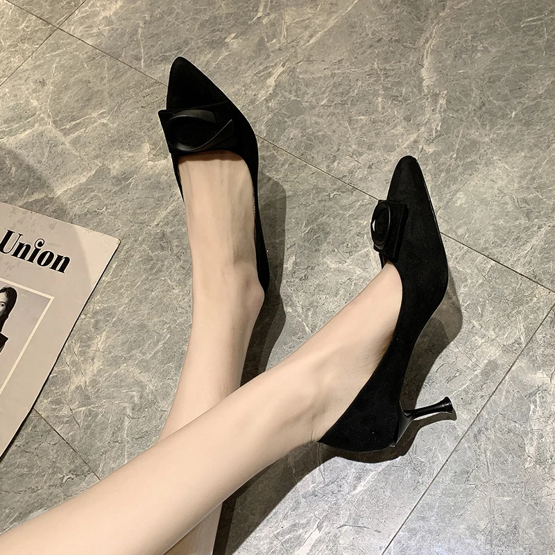 2020 spring new fashion metal buckle Pointed head with high heel Sexy Concise Elegant High-heeled shoes Zapatillas Mujer W37-44
2020 spring new fashion metal buckle Pointed head with high heel Sexy Concise Elegant High-heeled shoes Zapatillas Mujer W37-44