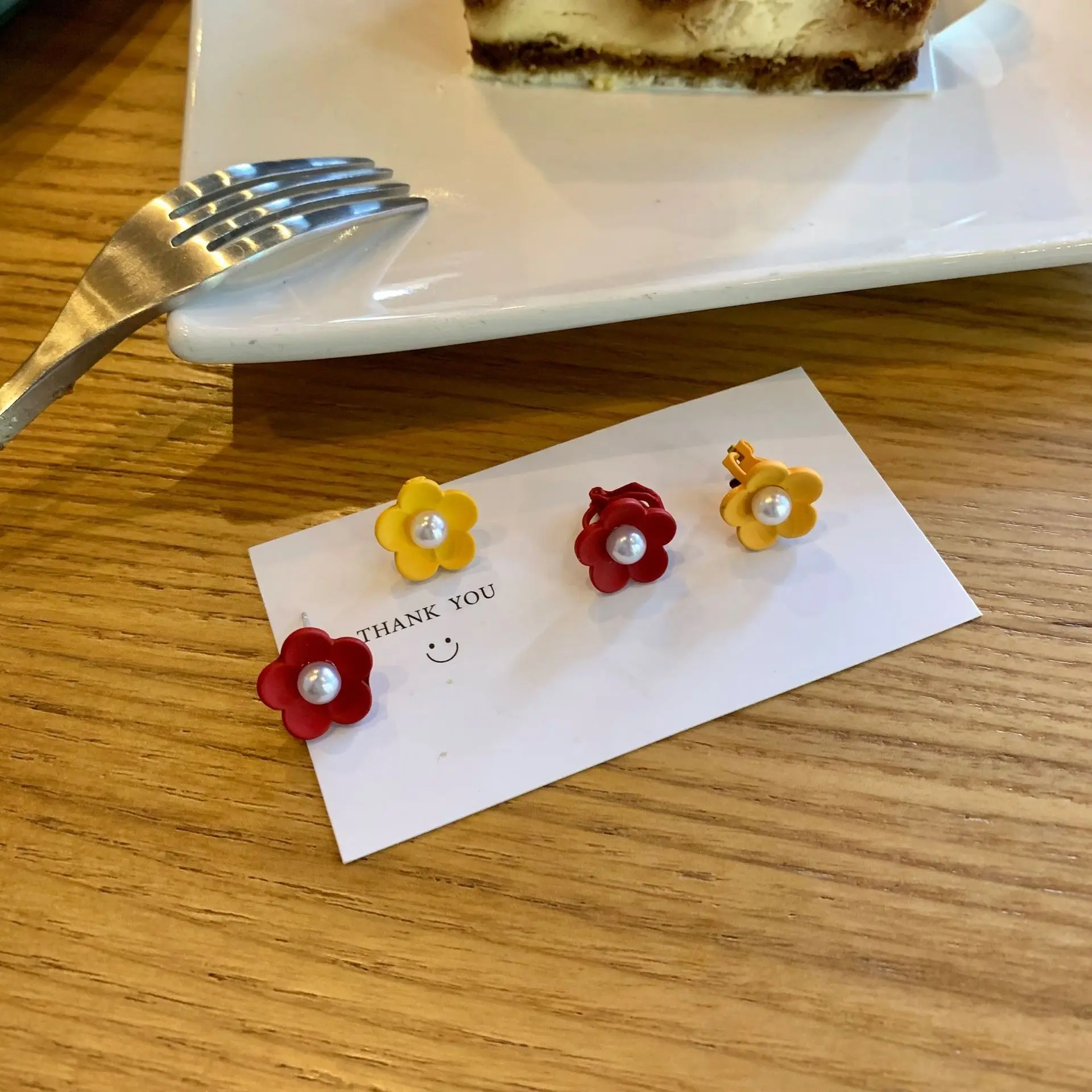 Sweet Simulated Pearl Paint Yellow Red Flower Stud Earrings For Women Romantic Jewelry Clip On Earings No Pierced Oorbellen Gift
Sweet Simulated Pearl Paint Yellow Red Flower Stud Earrings For Women Romantic Jewelry Clip On Earings No Pierced Oorbellen Gift