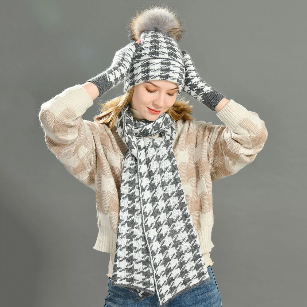 Thick Knitted Women Winter Hat and Gloves Sets Warm Fashion Beanie Hat Scarf Gloves 3 Pieces Set Unisex Plaid Pattern Outdoor
Thick Knitted Women Winter Hat and Gloves Sets Warm Fashion Beanie Hat Scarf Gloves 3 Pieces Set Unisex Plaid Pattern Outdoor