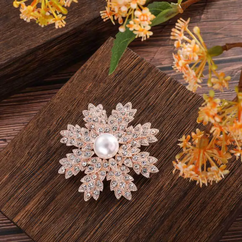 Fashion Christmas Brooch for Women Elegant Luxury Exquisite Snowflake Flower Deer Elk Animal Xmas Tree Lapel Pins New Year Gifts
Fashion Christmas Brooch for Women Elegant Luxury Exquisite Snowflake Flower Deer Elk Animal Xmas Tree Lapel Pins New Year Gifts