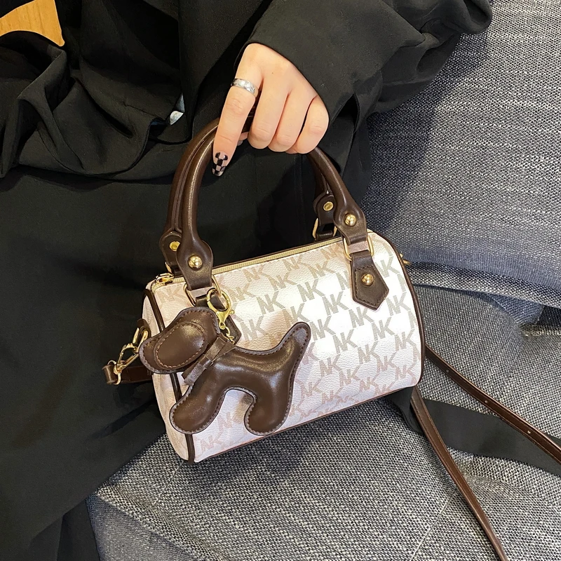 Handbags For Women Fashion Letter Leather Dog Pendant High Quality Women's Shoulder Bag Bolso Mujer Luxury Designer Handbag
Handbags For Women Fashion Letter Leather Dog Pendant High Quality Women's Shoulder Bag Bolso Mujer Luxury Designer Handbag