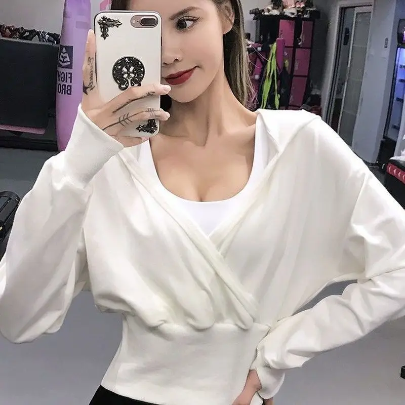Hooded Running Sports Jacket for Women V-neck Loose Outdoor Jogging Fitness Long-sleeved Slimming Gym Yoga Wear Training Blouse
Hooded Running Sports Jacket for Women V-neck Loose Outdoor Jogging Fitness Long-sleeved Slimming Gym Yoga Wear Training Blouse