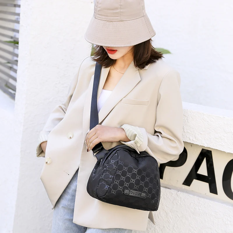 LU.FAWN 2021 New Fashion Luxury Handbag Women Nylon Designer Small Shell Shoulder Bag Messenger Travel Leisure Youth Bag (9925)
LU.FAWN 2021 New Fashion Luxury Handbag Women Nylon Designer Small Shell Shoulder Bag Messenger Travel Leisure Youth Bag (9925)
