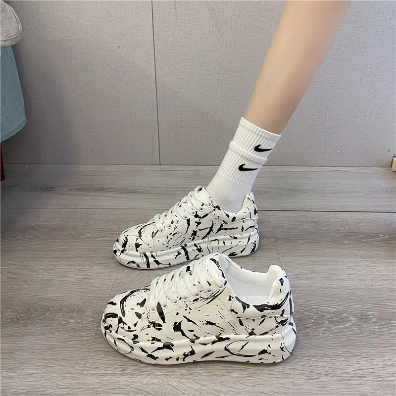 Women's Sports Shoes Thick-soled Increased Sports Shoes Color Matching Lace-up Running Shoes Flat-bottomed Shoes Casual Shoes
Women's Sports Shoes Thick-soled Increased Sports Shoes Color Matching Lace-up Running Shoes Flat-bottomed Shoes Casual Shoes