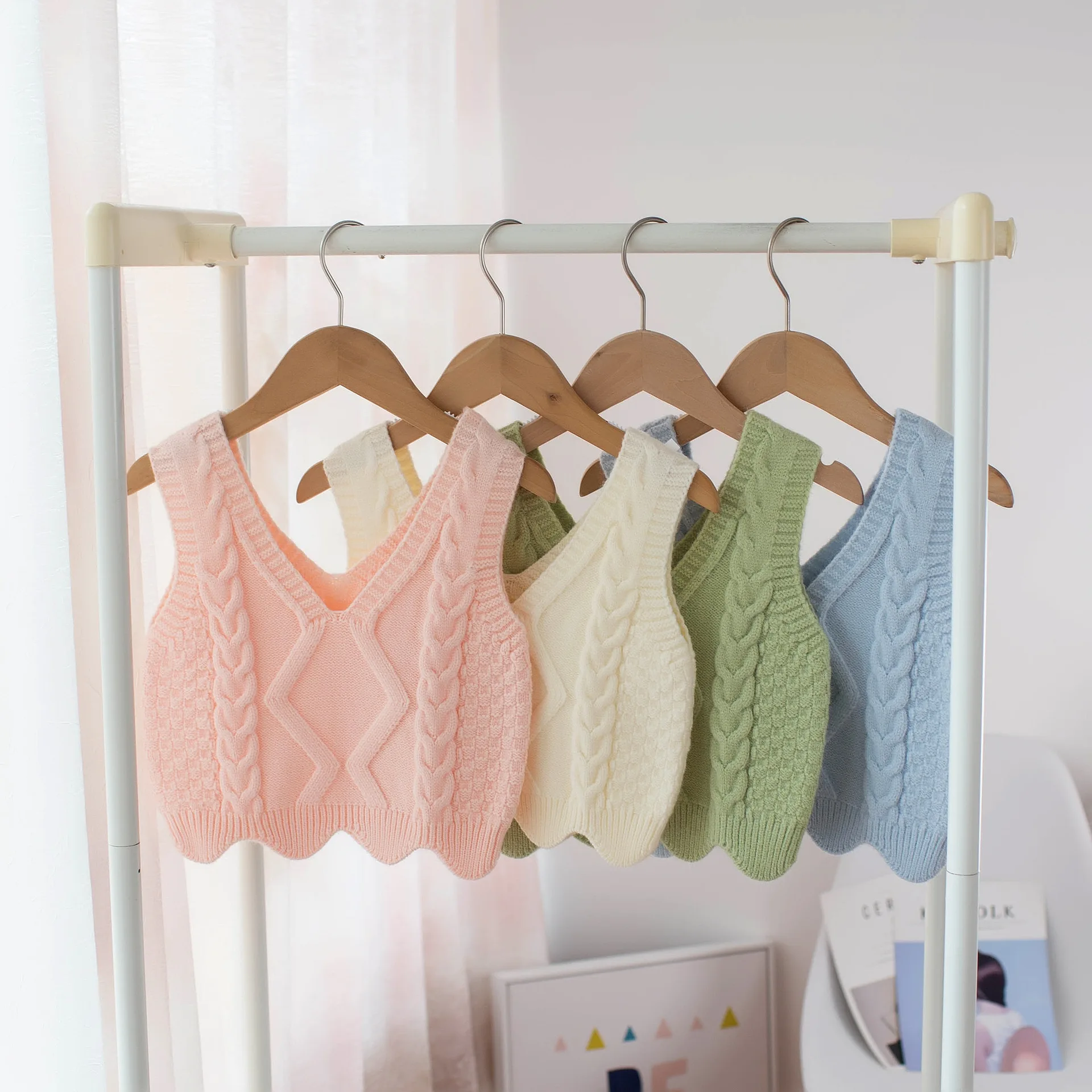 New 2022 spring autumn Kids Sweater Vest children Sweater Boys and girls Solid V-neck vest knit top
New 2022 spring autumn Kids Sweater Vest children Sweater Boys and girls Solid V-neck vest knit top