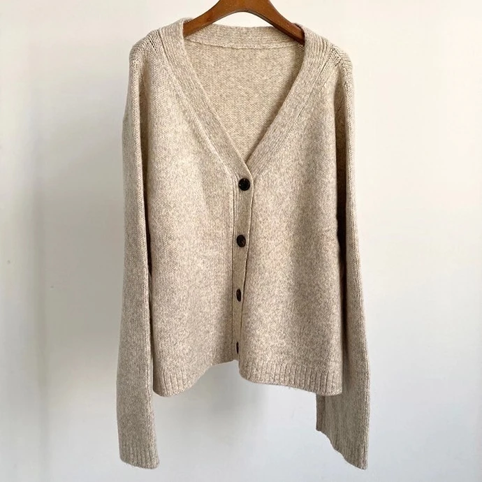 Women knit Cardigan coat V-neck Loose Single Breasted casual wild lady Knitwear autumn winter new
Women knit Cardigan coat V-neck Loose Single Breasted casual wild lady Knitwear autumn winter new