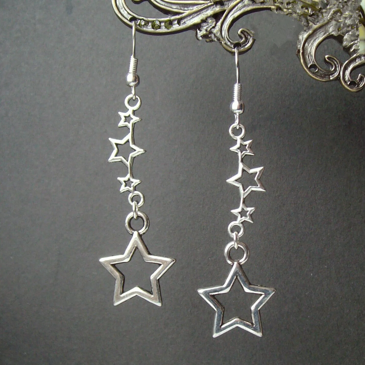 Lovely Shooting star earrings Stars Dangly Earrings Lucky cute stars long dangle earring Fashion Jewelry for women girls gift
Lovely Shooting star earrings Stars Dangly Earrings Lucky cute stars long dangle earring Fashion Jewelry for women girls gift