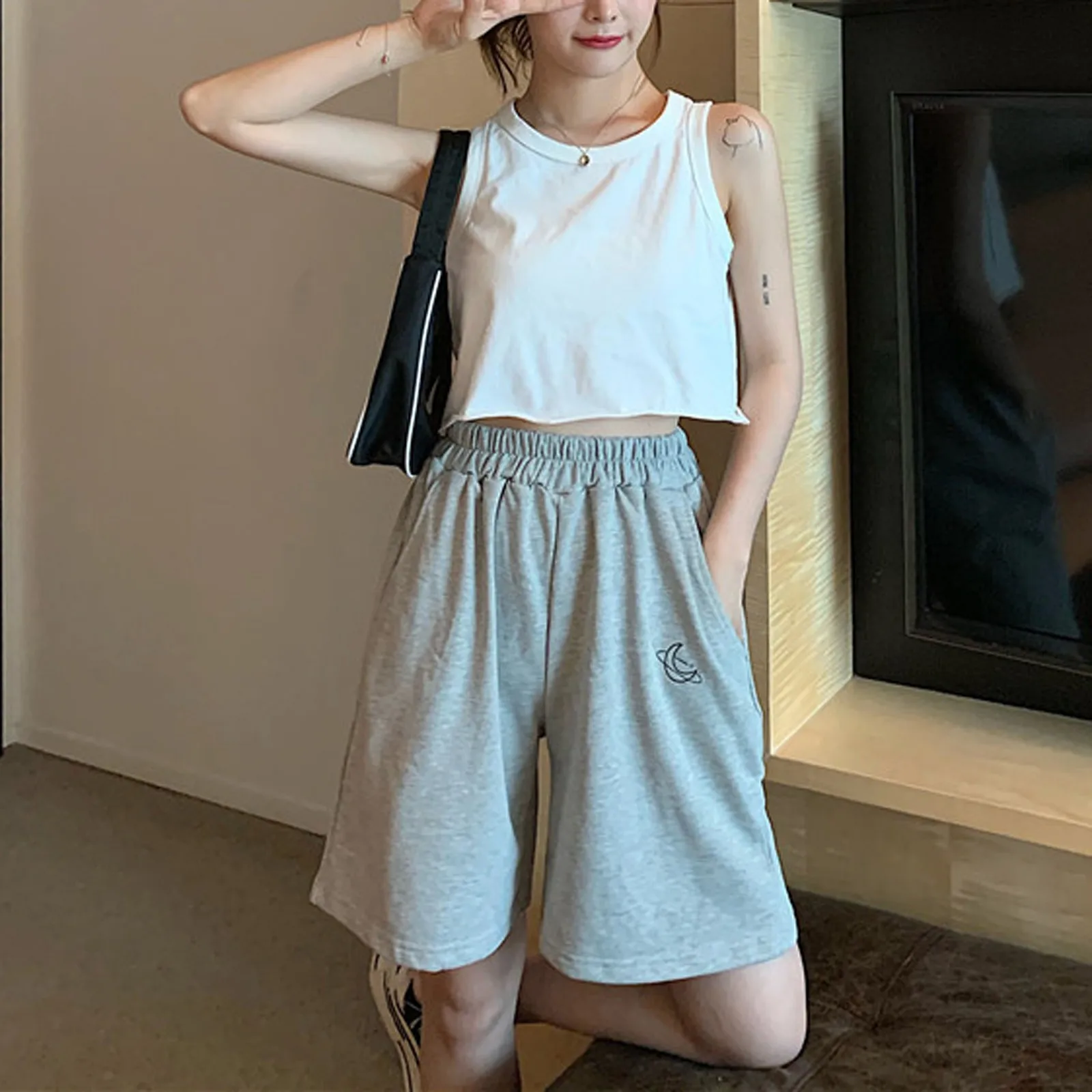 Shorts Women High Waist All-match High Quality Solid Embroidered Planet Shorts Streetwear BF Knee Length Straight Pocket Trouser
Shorts Women High Waist All-match High Quality Solid Embroidered Planet Shorts Streetwear BF Knee Length Straight Pocket Trouser