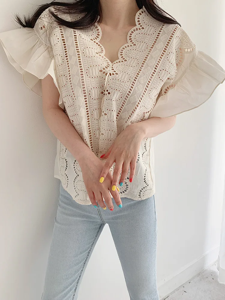 Shirts & Blouses 
Shirts & Blouses