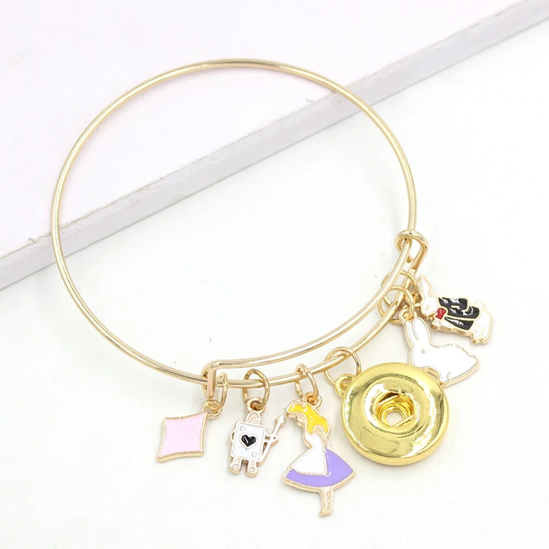 10pcs Wholesale Women's Jewelry Gold Plated Bangle Enamel Sweet Rabbit Poker Charms Bracelets Gift Pulsera 18mm Snap Jewelry
10pcs Wholesale Women's Jewelry Gold Plated Bangle Enamel Sweet Rabbit Poker Charms Bracelets Gift Pulsera 18mm Snap Jewelry