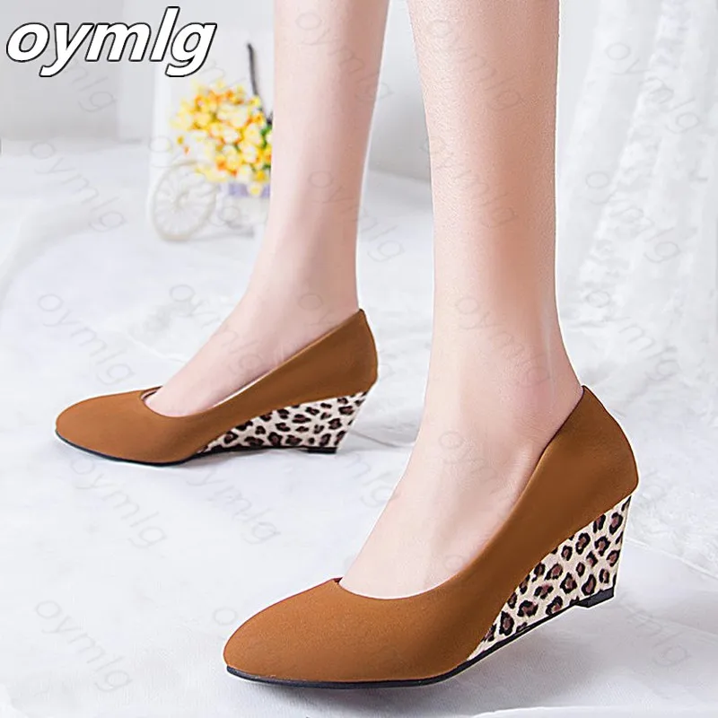 2020 new wedge leopard women shoes shallow Pointed Toe Flock casual summer single shoes fashion ladies dress zapatos de mujer PU
2020 new wedge leopard women shoes shallow Pointed Toe Flock casual summer single shoes fashion ladies dress zapatos de mujer PU