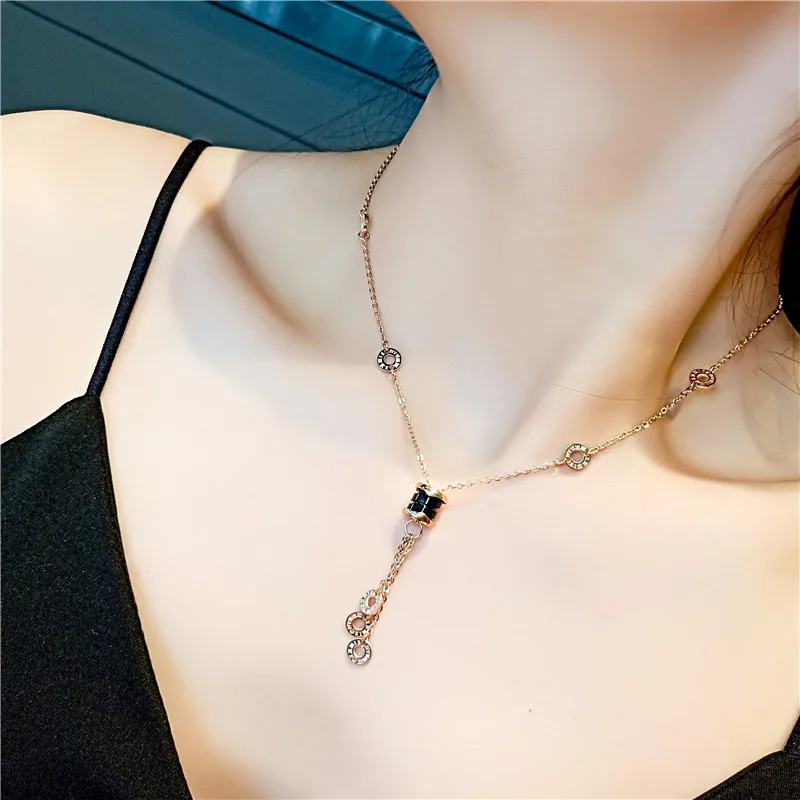 New Fashion European and American Titanium Steel Rose Gold Pendant Tassel Temperament Clavicle Necklace Necklace Women
New Fashion European and American Titanium Steel Rose Gold Pendant Tassel Temperament Clavicle Necklace Necklace Women