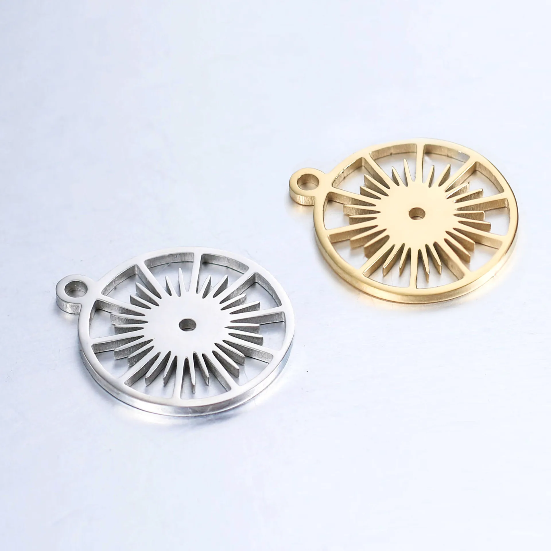 5Pcs/set Stainless Steel Round Hollow Sun Flower Charms For DIY Necklace Jewelry Making Handmade Crafts Accessories Materials
5Pcs/set Stainless Steel Round Hollow Sun Flower Charms For DIY Necklace Jewelry Making Handmade Crafts Accessories Materials