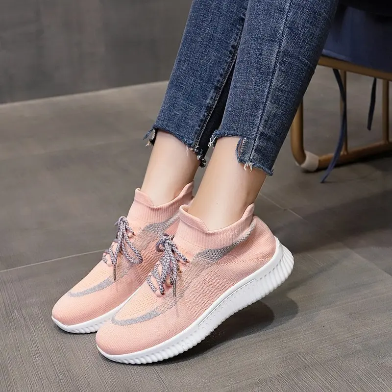 2021 European and American Fashion New Plus Size Flying Weave Women Lace-up Sneakers
2021 European and American Fashion New Plus Size Flying Weave Women Lace-up Sneakers