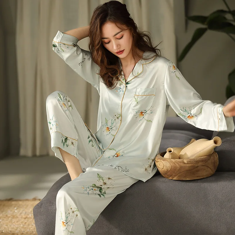 High Quality New Women's Pajamas Set Luxury Style Fashion Polka Dot Pattern Sleepwear Silk Like Leisure Home Clothes Nightwear 
High Quality New Women's Pajamas Set Luxury Style Fashion Polka Dot Pattern Sleepwear Silk Like Leisure Home Clothes Nightwear