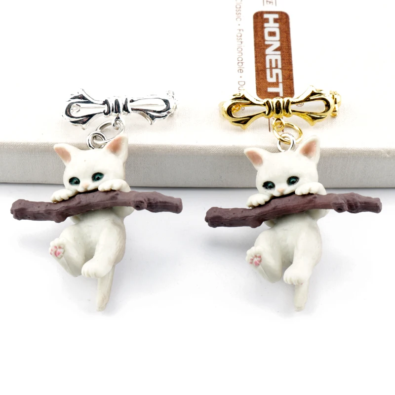 Fashion Cute 3D Hug Tree Cat Brooch Pin Women Girl Bags Clothes Brooches Badges Pins 2021 Creative Jewelry Corsage Gift
Fashion Cute 3D Hug Tree Cat Brooch Pin Women Girl Bags Clothes Brooches Badges Pins 2021 Creative Jewelry Corsage Gift