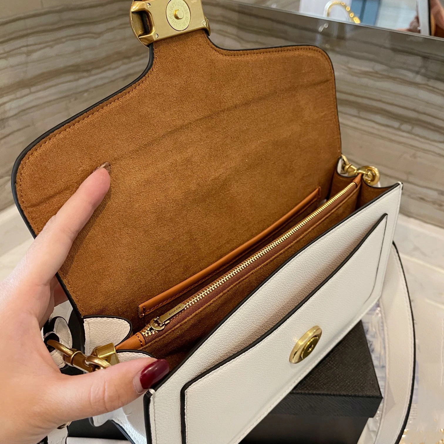 2021 Fashion Stitching Two Color Leather Crossbody Bag Luxury Designer Ladies High Quality Popular One Shoulder Handbag
2021 Fashion Stitching Two Color Leather Crossbody Bag Luxury Designer Ladies High Quality Popular One Shoulder Handbag