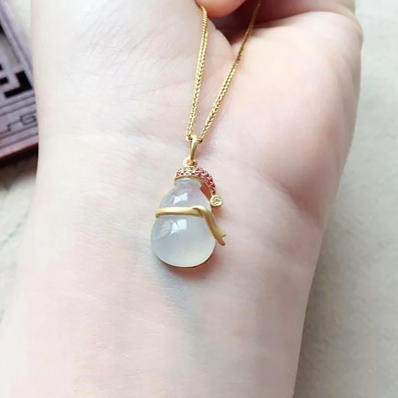 HML& Original new silver inlaid natural ice chalcedony gourd pendant necklace elegant charm creative retro female jewelry
HML& Original new silver inlaid natural ice chalcedony gourd pendant necklace elegant charm creative retro female jewelry