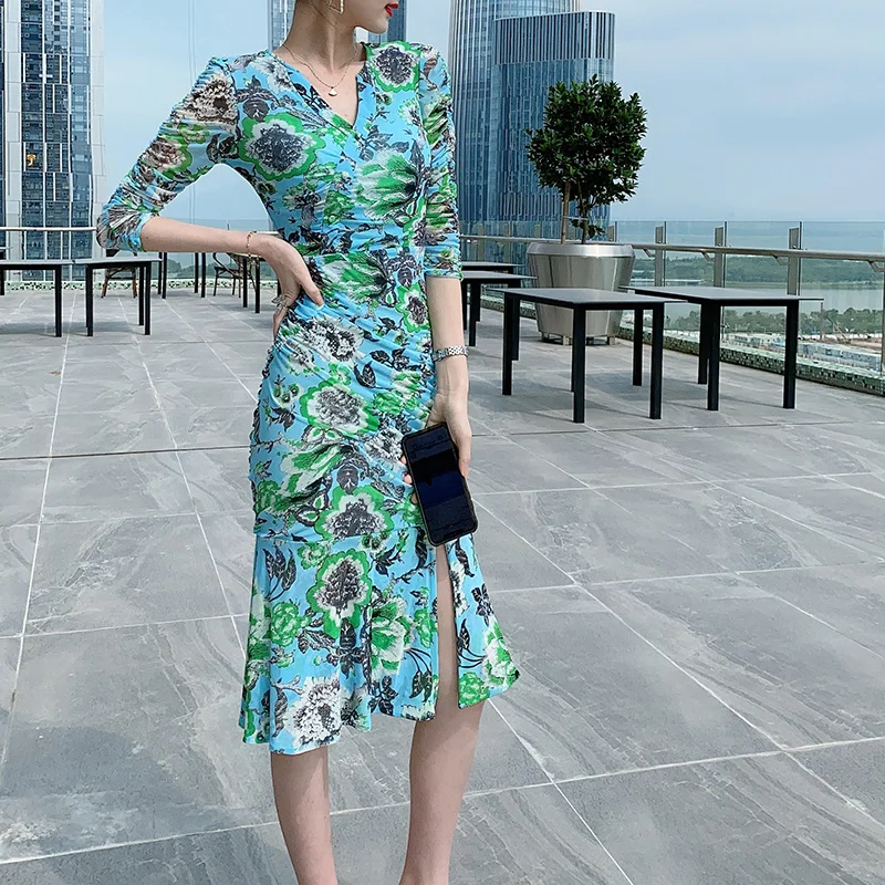European women's high elastic icy mesh green printed foreign style tight dress shows thin, medium and long style
European women's high elastic icy mesh green printed foreign style tight dress shows thin, medium and long style