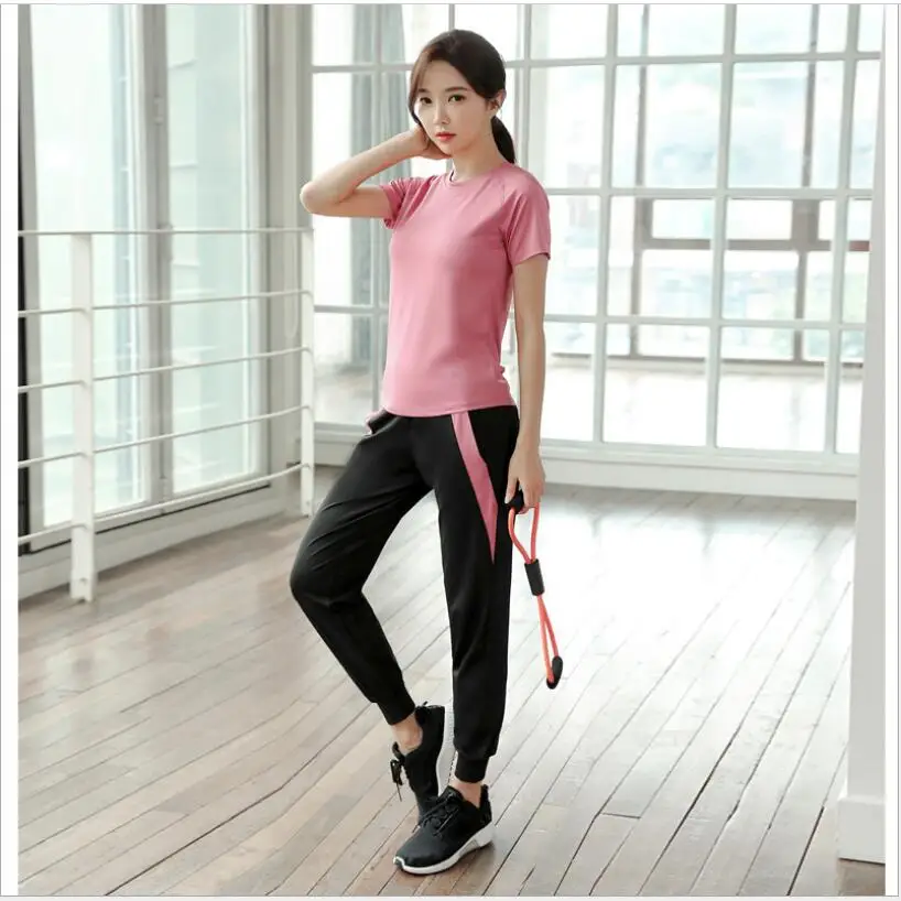 Women's Sports Suit Summer Short Sleeve Two Piece Professional Sports Running Suit Fast Dry Fashion Breathable Yoga Suit.
Women's Sports Suit Summer Short Sleeve Two Piece Professional Sports Running Suit Fast Dry Fashion Breathable Yoga Suit.