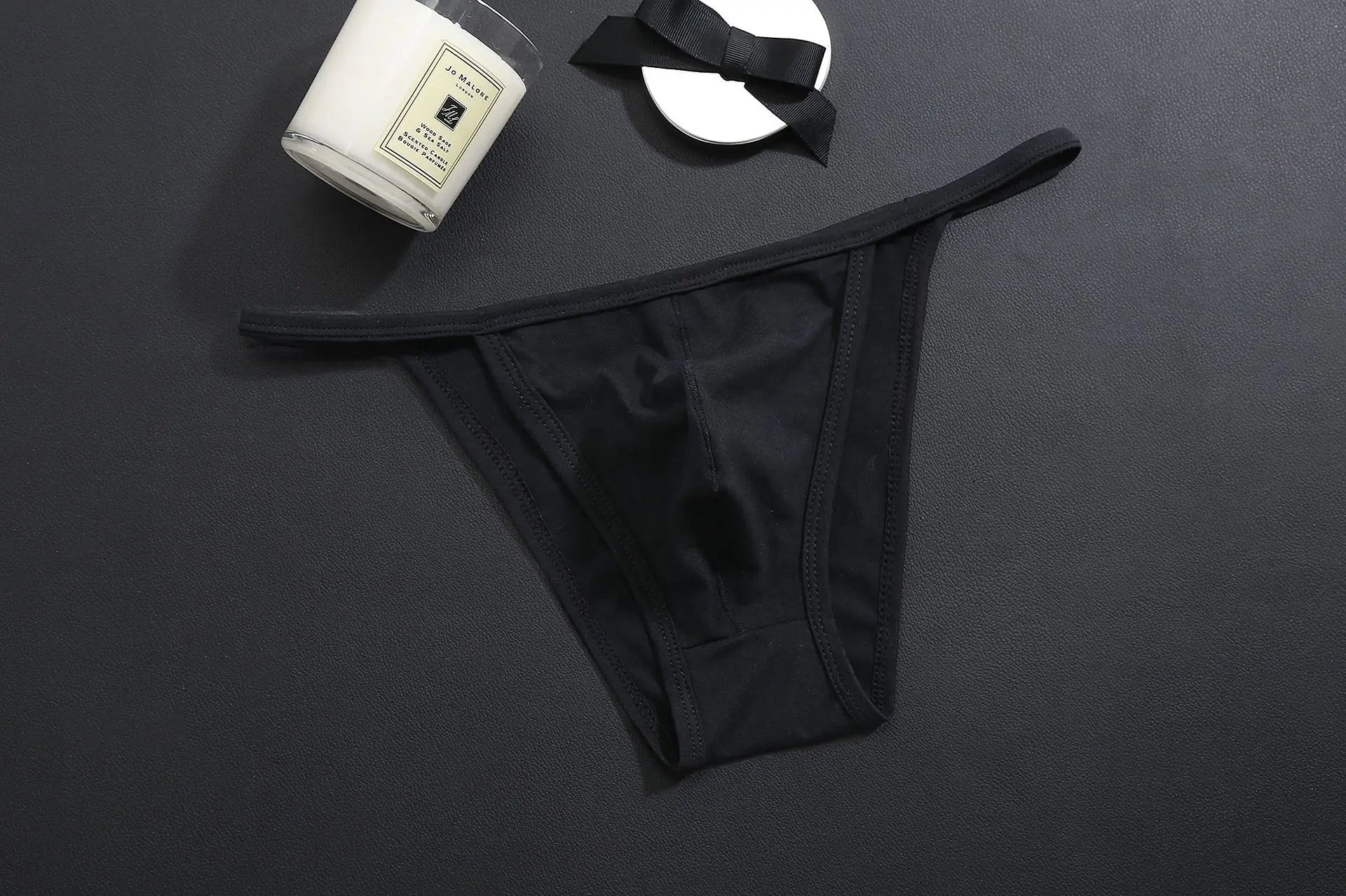 Men's underwear, sexy, comfortable, elastic, breathable, explosive style men's solid color underwear
Men's underwear, sexy, comfortable, elastic, breathable, explosive style men's solid color underwear