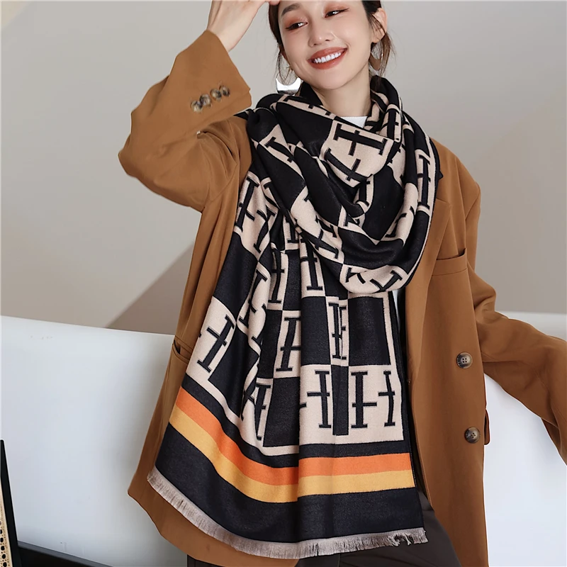 Warm Winter Cashmere Shawl Scarf Women Luxury Letter Print Pashmina Bufanda Turban Wrap Hijab Lady Neckercheif Foulard 2021 New
Warm Winter Cashmere Shawl Scarf Women Luxury Letter Print Pashmina Bufanda Turban Wrap Hijab Lady Neckercheif Foulard 2021 New