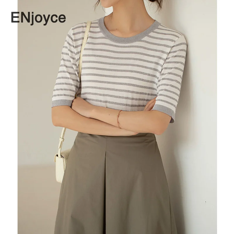 Classic Striped White Knitted T-shirt Women Korean Style Casual Round Collar Short Sleeve Fashion Thin Sweater Top Spring Summer
Classic Striped White Knitted T-shirt Women Korean Style Casual Round Collar Short Sleeve Fashion Thin Sweater Top Spring Summer