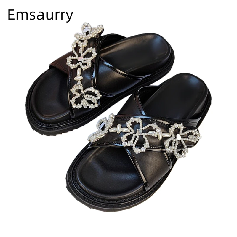 Шлепанцы женские из натуральной кожи, на плоской подошве, украшенные бисером
Шлепанцы женские из натуральной кожи, на плоской подошве, украшенные бисером