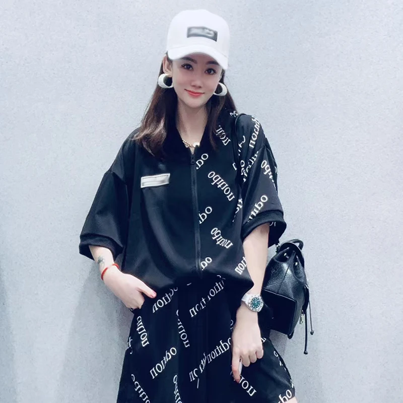 CHICEVER Loose Two Piece Set For Women Stand Collar Short Sleeve Patchwork Zipper Tops High Waist Short Pants Print Sets Female
CHICEVER Loose Two Piece Set For Women Stand Collar Short Sleeve Patchwork Zipper Tops High Waist Short Pants Print Sets Female