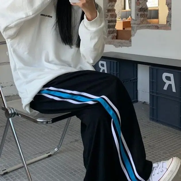 Leisure sports pants female spring Korean version ins students' versatile straight wide leg pants loose and thin pants fashion
Leisure sports pants female spring Korean version ins students' versatile straight wide leg pants loose and thin pants fashion
