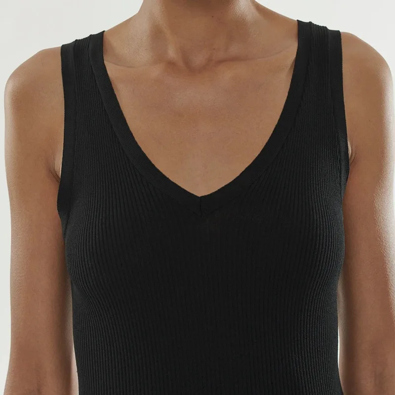 Rayon Tank Top Haute Couture Female V Neck Black White Resort Wear Camisoles Women Clothing Brand Camis Basic Tee Knitting Camis
Rayon Tank Top Haute Couture Female V Neck Black White Resort Wear Camisoles Women Clothing Brand Camis Basic Tee Knitting Camis