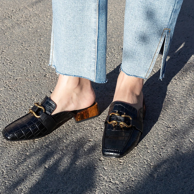 Concise Women Mules Hanged Metal Classic Design 2021 Spring Summer Low Heels Pumps For Women Genuine Leather Shoes Woman
Concise Women Mules Hanged Metal Classic Design 2021 Spring Summer Low Heels Pumps For Women Genuine Leather Shoes Woman