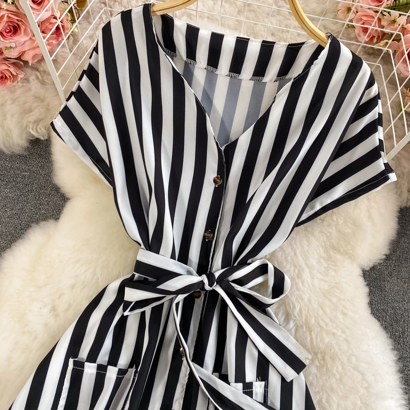 2021 Fashion Elegant Vertical Striped Button Dress Causal Short Sleeve Tie Waist Beach Dresses for Holiday Pocket Short vestidos
2021 Fashion Elegant Vertical Striped Button Dress Causal Short Sleeve Tie Waist Beach Dresses for Holiday Pocket Short vestidos