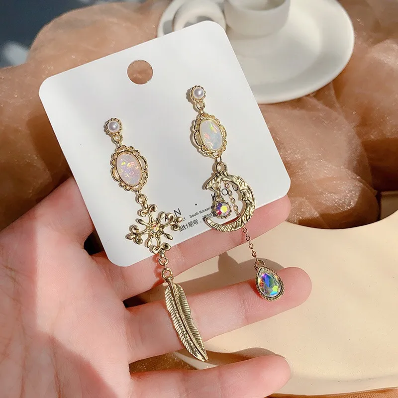 Fashion. Exaggerated. Retro. Temperament. Web celebrity. Long. Tassel. Asymmetric. The moon stars female jewelry earring party
Fashion. Exaggerated. Retro. Temperament. Web celebrity. Long. Tassel. Asymmetric. The moon stars female jewelry earring party