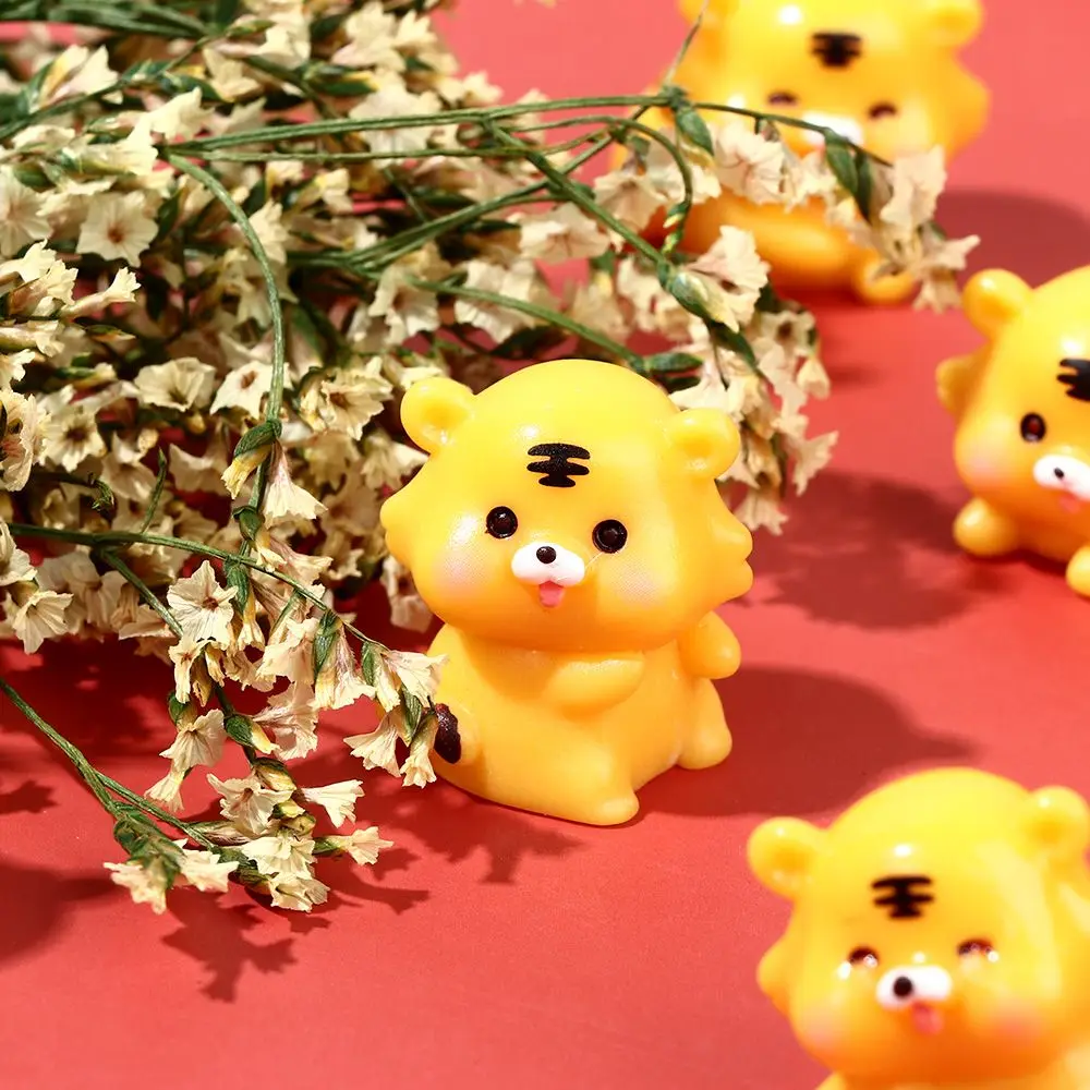 Mini Tiger Shape Ornaments Lovely Tiger Tiger Micro Figurine Gift Garden Adornments Landscape
Mini Tiger Shape Ornaments Lovely Tiger Tiger Micro Figurine Gift Garden Adornments Landscape
