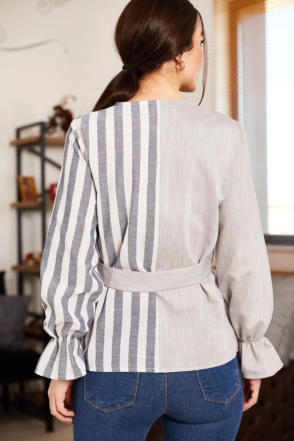 2021 New Fashion Women Gray Blocked Belted Sleeve Elastic Blouse Elegant Stylish Long Cool Special Occasion Fit
2021 New Fashion Women Gray Blocked Belted Sleeve Elastic Blouse Elegant Stylish Long Cool Special Occasion Fit