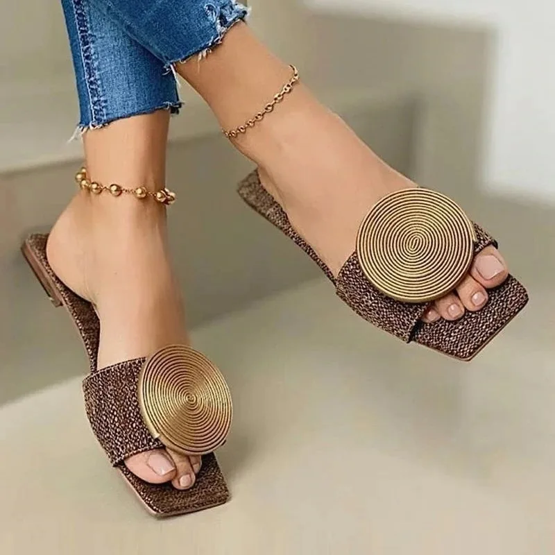 2021 New Woman Summer Flat Sandals Plus Size Round Buckle Solid Flats Female Casual Slippers Ladies Women Fashion Beach Shoes
2021 New Woman Summer Flat Sandals Plus Size Round Buckle Solid Flats Female Casual Slippers Ladies Women Fashion Beach Shoes