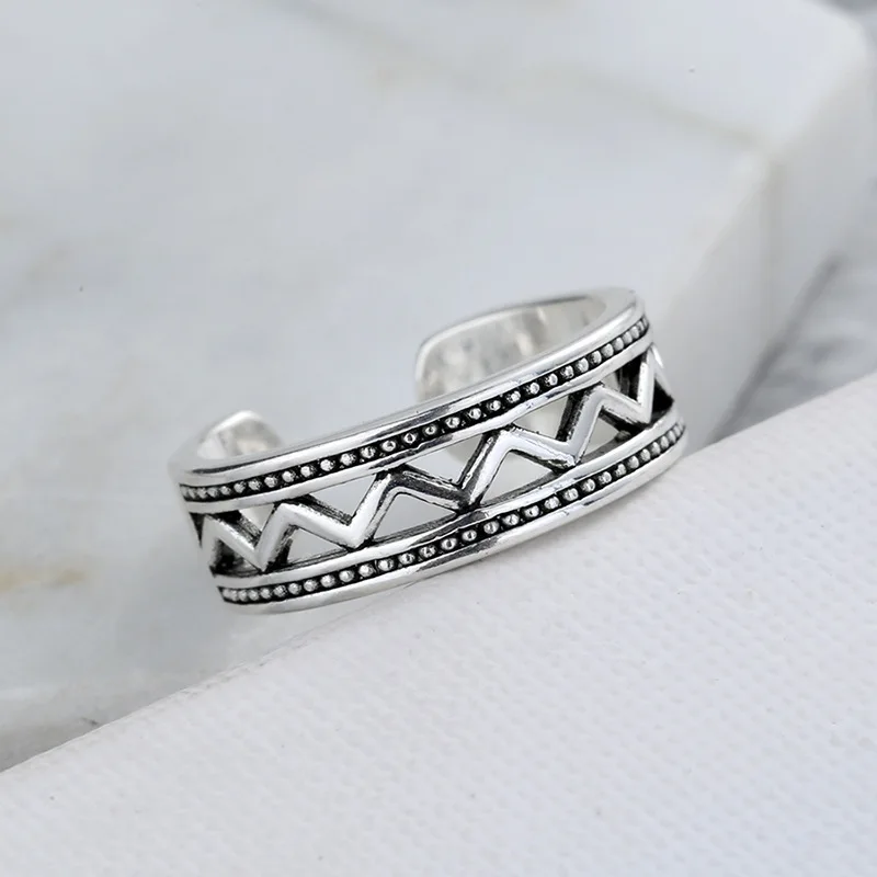 Korean New Fashion Design Simple Wave Adjustable Geometric Ring Vintage Retro National Style Hollow Opening Rings for Women 2021
Korean New Fashion Design Simple Wave Adjustable Geometric Ring Vintage Retro National Style Hollow Opening Rings for Women 2021