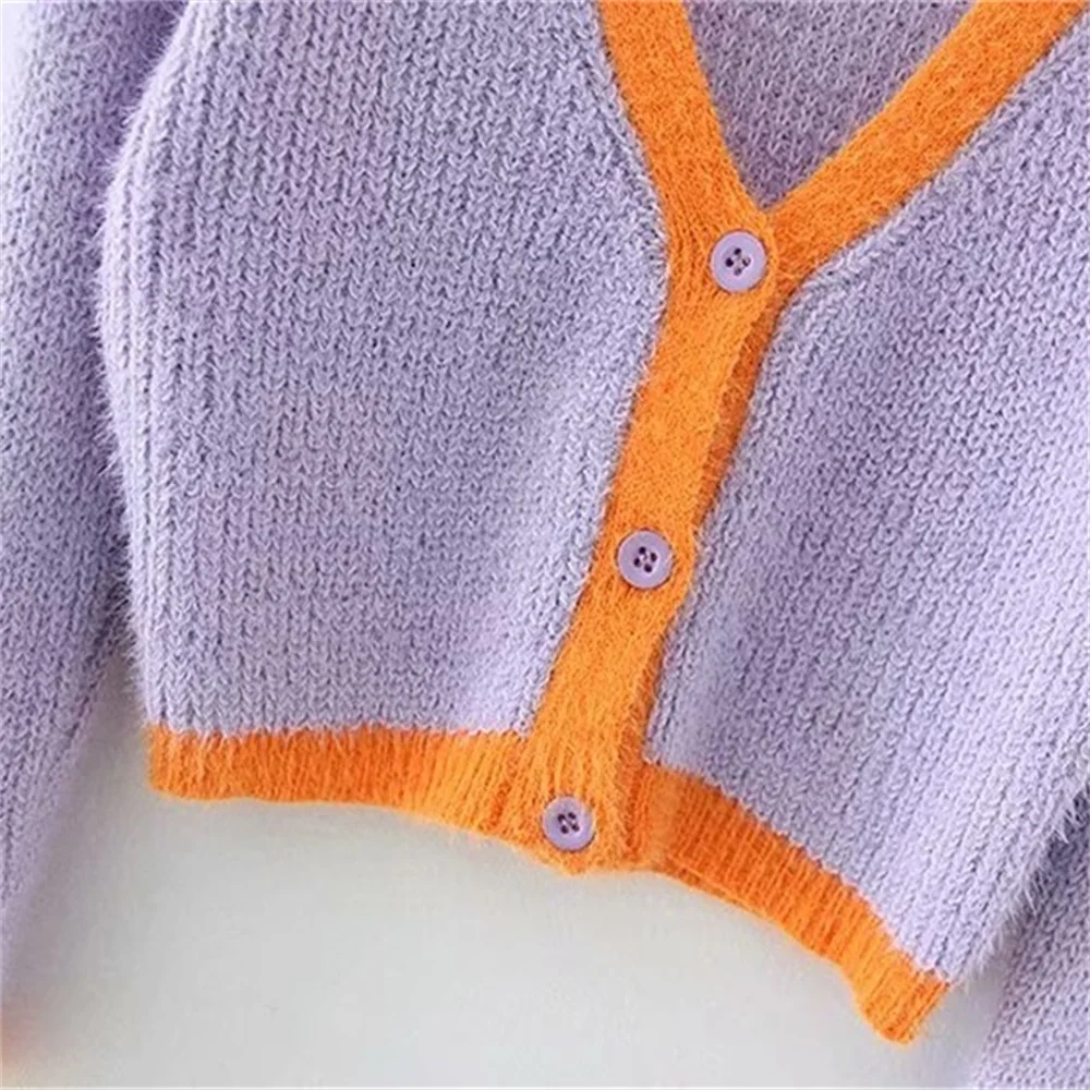 2020 spring women's new niche warm color wild hit color V-neck hit color long-sleeved single-breasted slim long-sleeved sweater
2020 spring women's new niche warm color wild hit color V-neck hit color long-sleeved single-breasted slim long-sleeved sweater