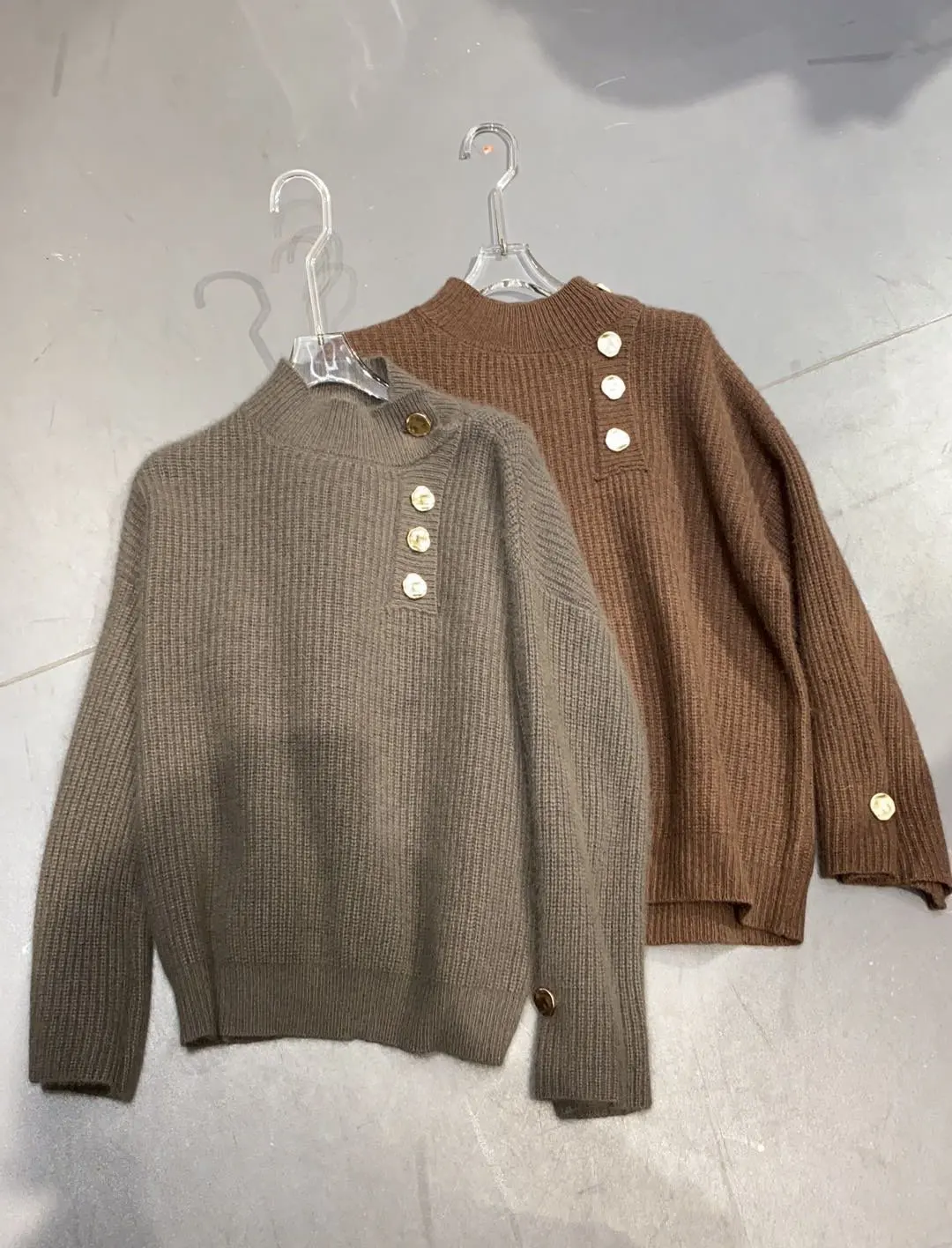 new ladies fashion 2021 long sleeve sexy casual solid color button half high neck raccoon sweater 1029
new ladies fashion 2021 long sleeve sexy casual solid color button half high neck raccoon sweater 1029