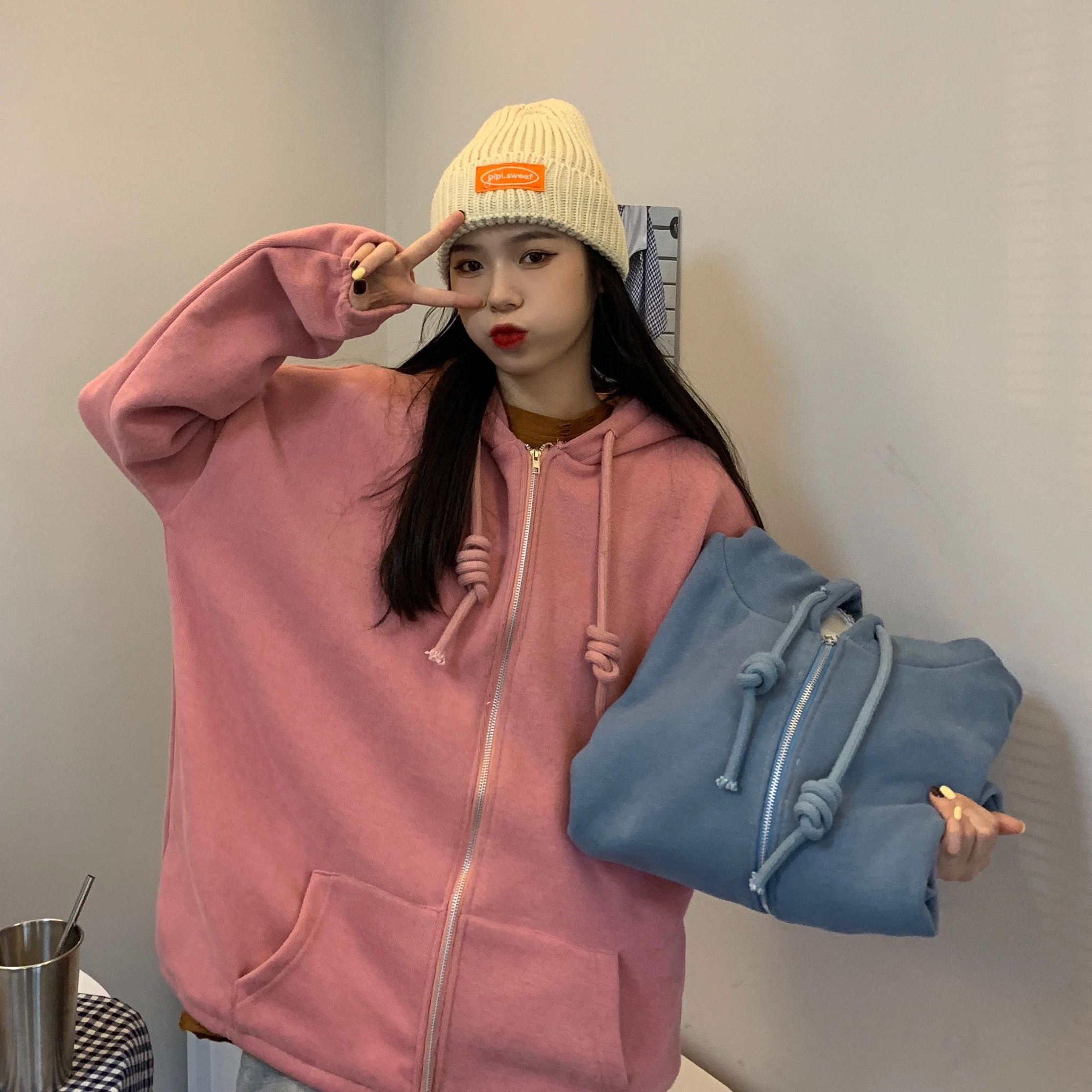Harajuku with Hat Oversized Hoodies Women Zipper Kangaroo Pocket Casual Loose Solid Color Sweatshirt Female Fashion Tops Coat 
Harajuku with Hat Oversized Hoodies Women Zipper Kangaroo Pocket Casual Loose Solid Color Sweatshirt Female Fashion Tops Coat