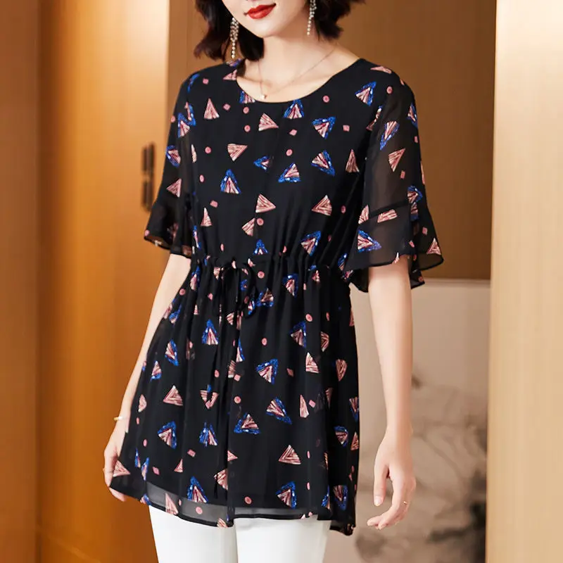 Loose Floral Chiffon Shirt Female Short-sleeved Pleated Lace Stitching Fashion Printing Plus Size Blouse Pullover Women 5XL
Loose Floral Chiffon Shirt Female Short-sleeved Pleated Lace Stitching Fashion Printing Plus Size Blouse Pullover Women 5XL