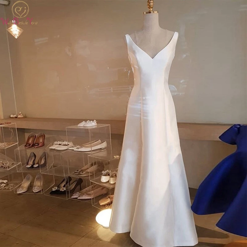 Simlpe V-Neck Satin Wedding Dresses Elegant A-Line White Ivory Sleeveless Beach Bridal Gowns Floor Length vestido de noiva 2019
Simlpe V-Neck Satin Wedding Dresses Elegant A-Line White Ivory Sleeveless Beach Bridal Gowns Floor Length vestido de noiva 2019