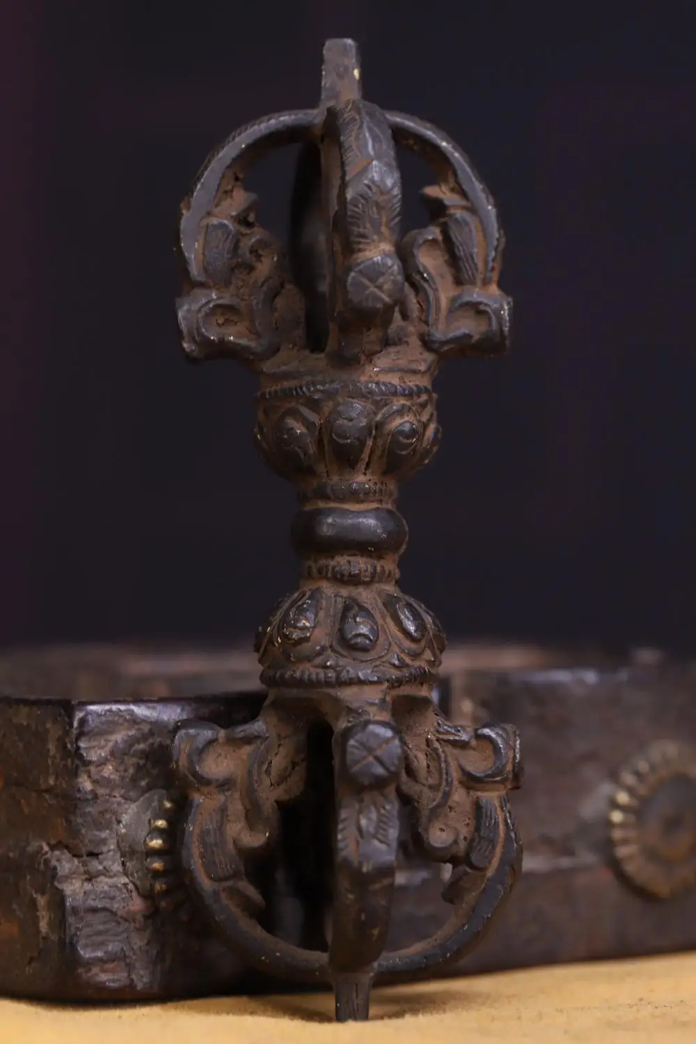 Tibetan monastery collection of copper wares, hand-beating, chiseling, four-legged old ritual implements Faqi Phurba Vajra
Tibetan monastery collection of copper wares, hand-beating, chiseling, four-legged old ritual implements Faqi Phurba Vajra