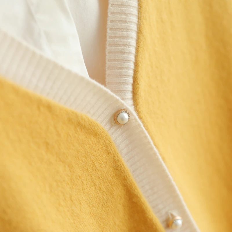 New Spring and Autumn 100% Pure Wool Cashmere Knitted Color Matching Cardigan Women Loose and Thin Cardigan V-neck Coat Jacket
New Spring and Autumn 100% Pure Wool Cashmere Knitted Color Matching Cardigan Women Loose and Thin Cardigan V-neck Coat Jacket