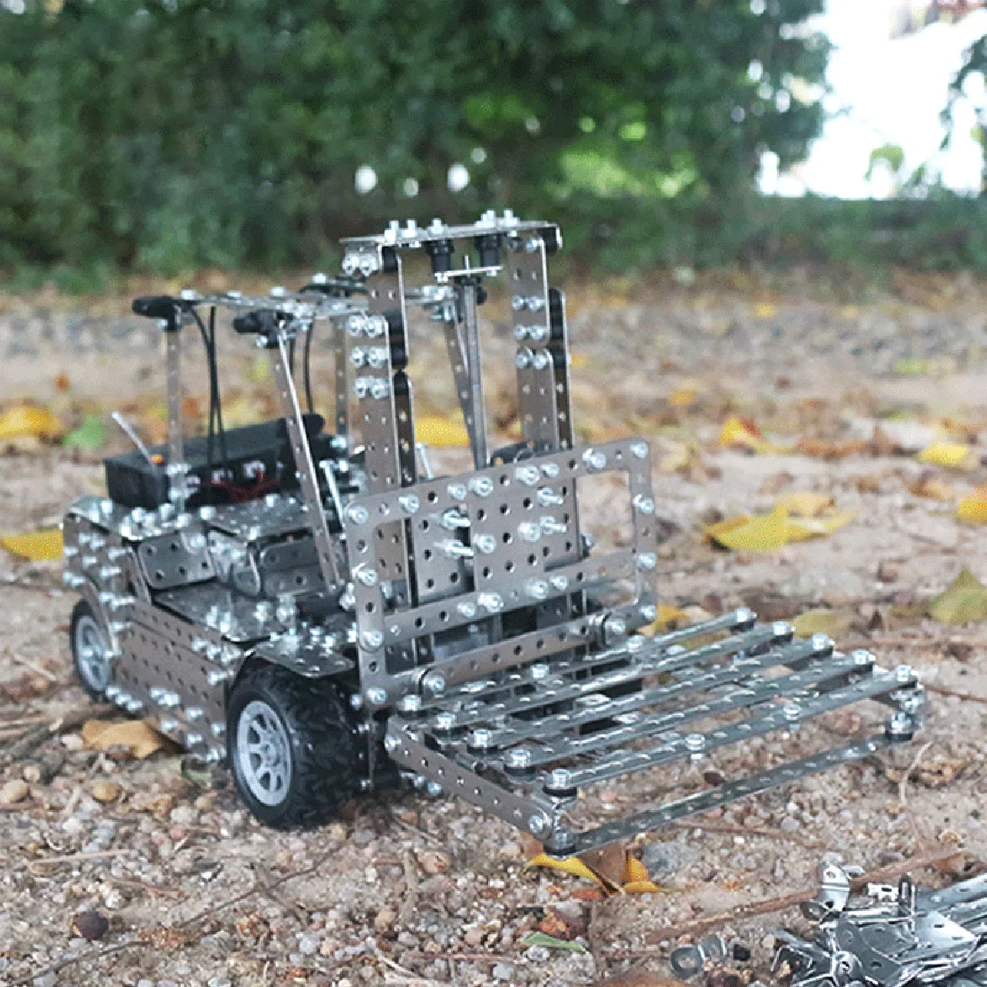 1400Pcs 2.4G Remote Control Forklift Mechanical Puzzle Model Kit Metal Assembly Toy Figures For Children Adult Creative Gifts 
1400Pcs 2.4G Remote Control Forklift Mechanical Puzzle Model Kit Metal Assembly Toy Figures For Children Adult Creative Gifts