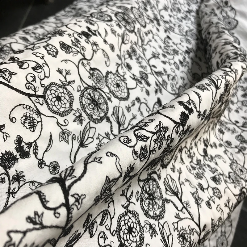 125cm cotton and linen embroidery with white background and thick embroidery fabric
125cm cotton and linen embroidery with white background and thick embroidery fabric