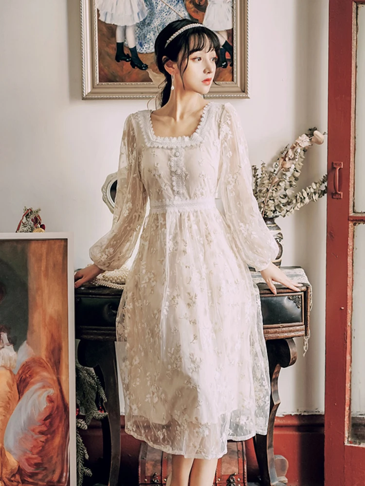 Summer New Women's Net Retro Embroidered Ladies Fairy Dress Dress Lantern Sleeve Square Collar Elegant Thin Long Dress
Summer New Women's Net Retro Embroidered Ladies Fairy Dress Dress Lantern Sleeve Square Collar Elegant Thin Long Dress