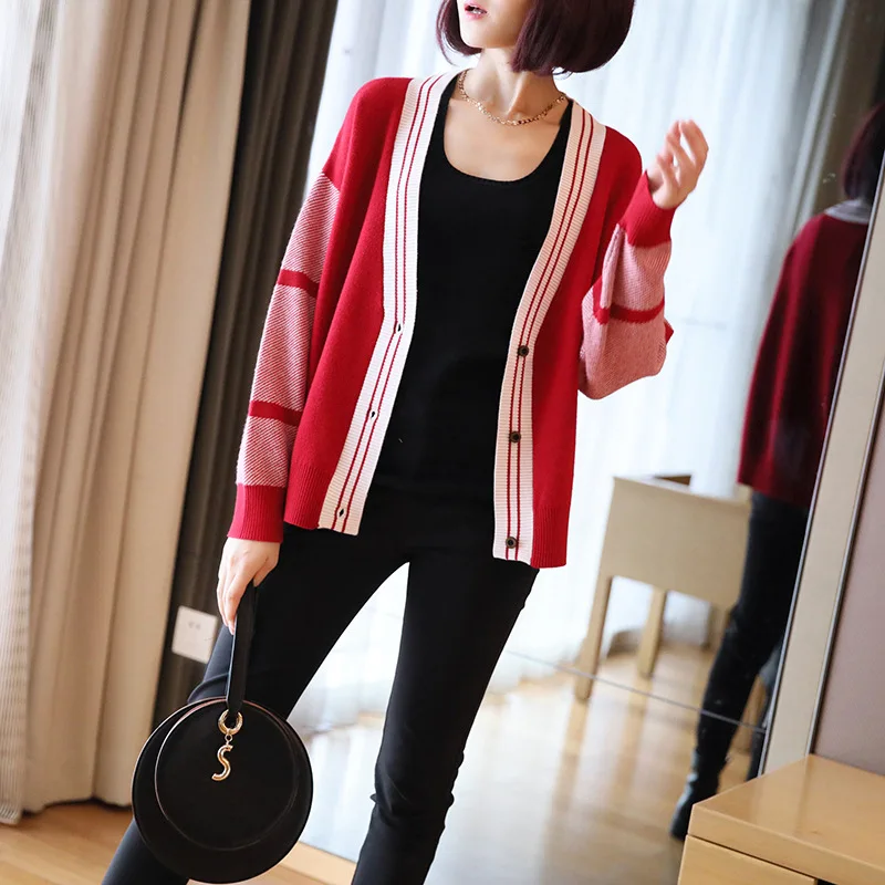 Temperament short paragraph sweater coat 2019 new women's fashion loose v-neck long-sleeved knit cardigan
Temperament short paragraph sweater coat 2019 new women's fashion loose v-neck long-sleeved knit cardigan